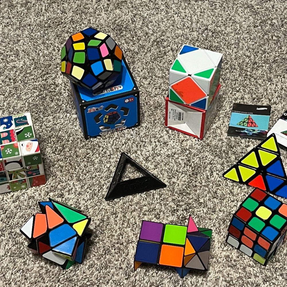 Puzzle/twisty cubes lot